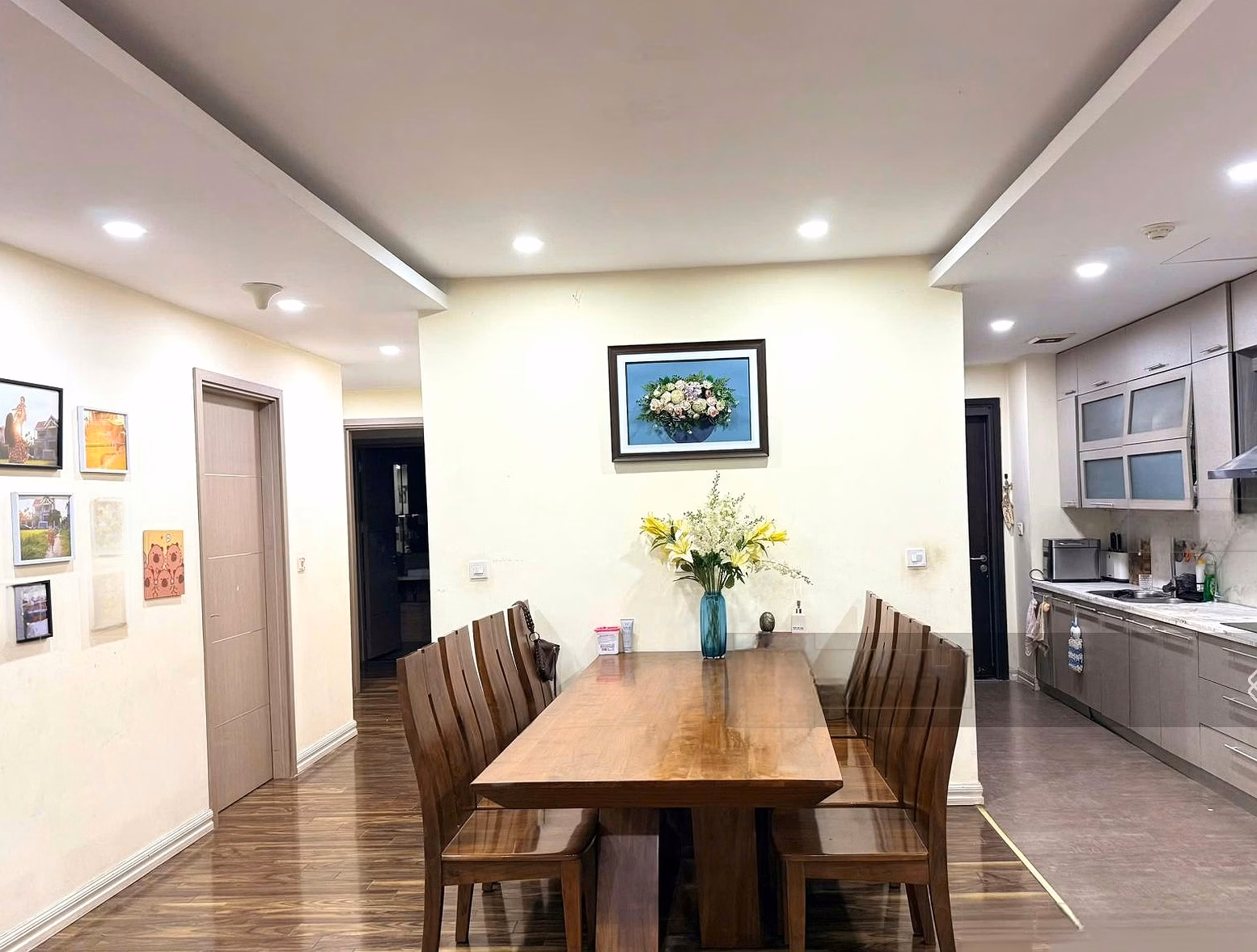 Mandarin for rent, open corner apartment, 172m2, 3 bedrooms, full of high-end furniture, cool direction, move in immediately Contact: 0977 858 ***