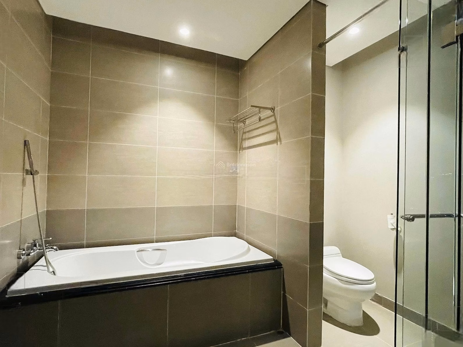 Luxury apartment for rent at Luxury Alphanam, modern furniture***