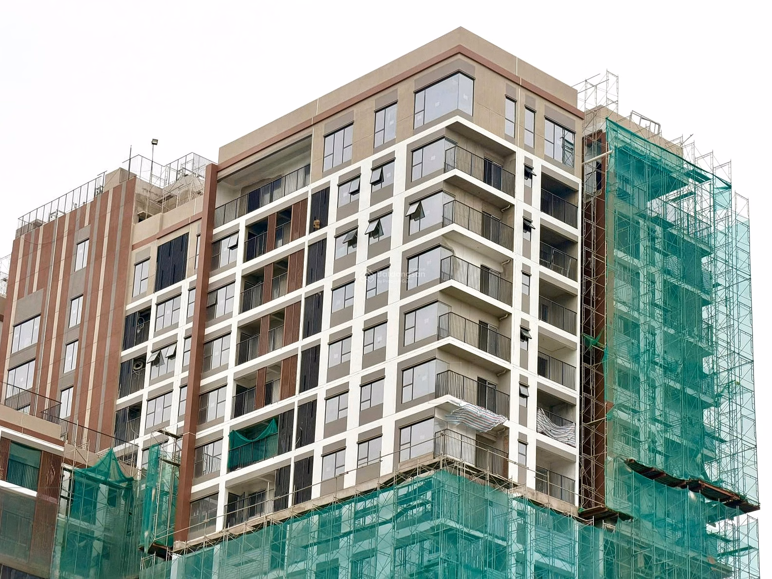 Selling Elysian apartment 43m2 for 2.65 billion. 52m2 price 3.6 billion, 82m2 Lanai 5 billion PTTT 50% receive house