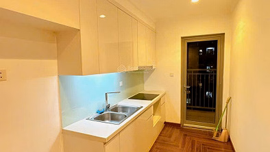 Linh Anh has apartments for rent with 3 bedrooms, 4 bedrooms, basic to fully furnished, Han Jardin building and Diplomatic Doan area