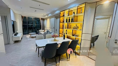 Linh Anh has apartments for rent with 3 bedrooms, 4 bedrooms, basic to fully furnished, Han Jardin building and Diplomatic Doan area