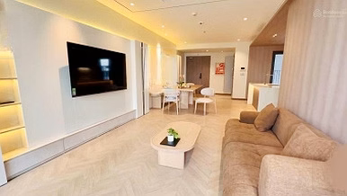 Linh Anh has apartments for rent with 3 bedrooms, 4 bedrooms, basic to fully furnished, Han Jardin building and Diplomatic Doan area