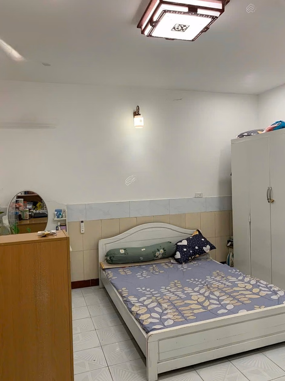 The owner rents a fully furnished apartment at 144 Hue Street for 3 million/month, good price