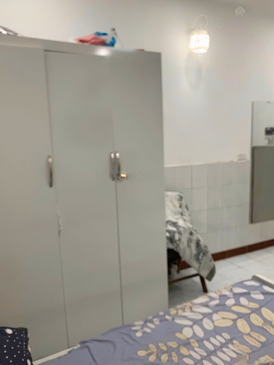 The owner rents a fully furnished apartment at 144 Hue Street for 3 million/month, good price