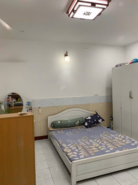 The owner rents a fully furnished apartment at 144 Hue Street for 3 million/month, good price