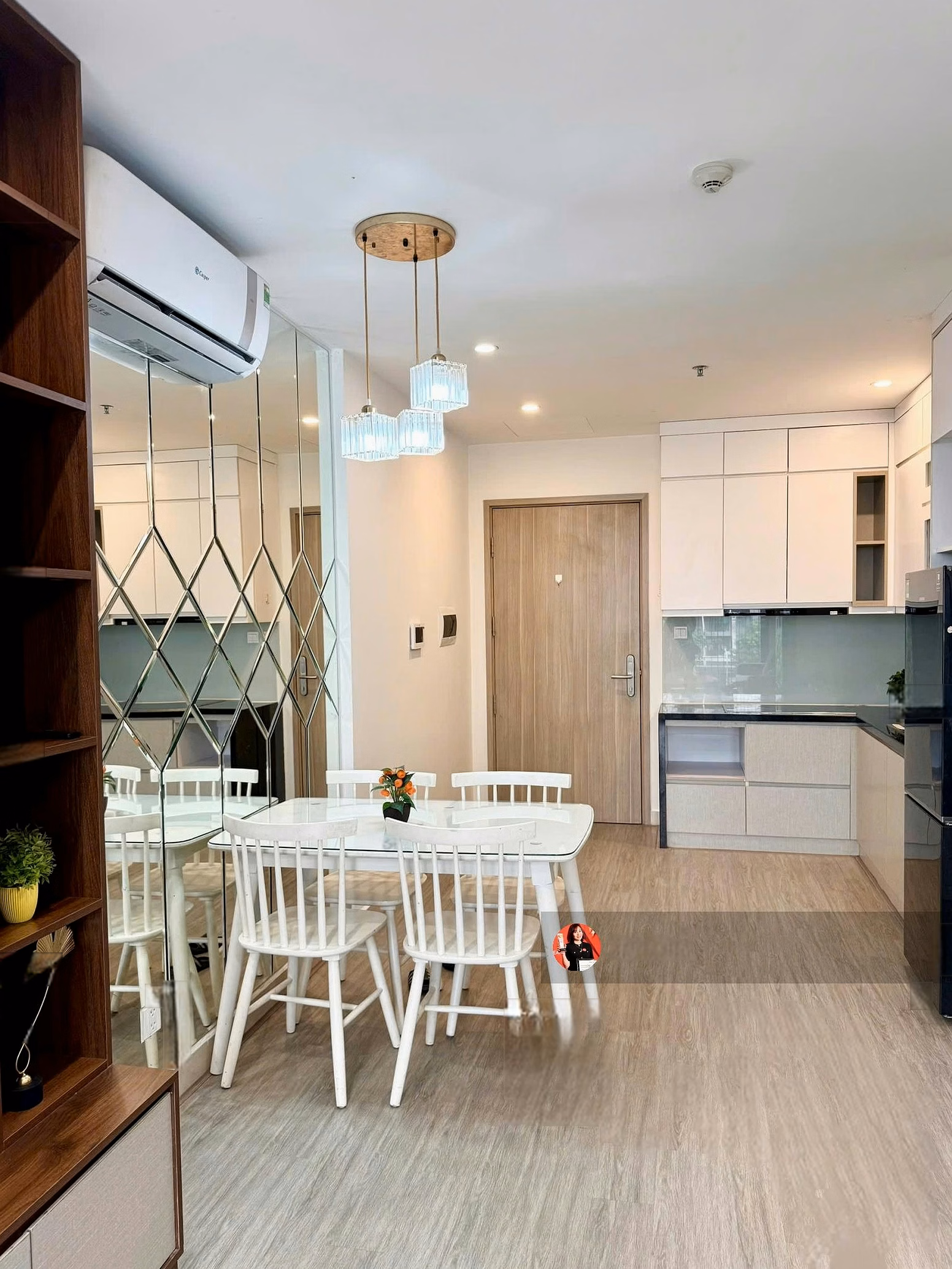Cut losses on 2 bedroom fully furnished beautiful apartment with book only 3.2 billion net, loan support