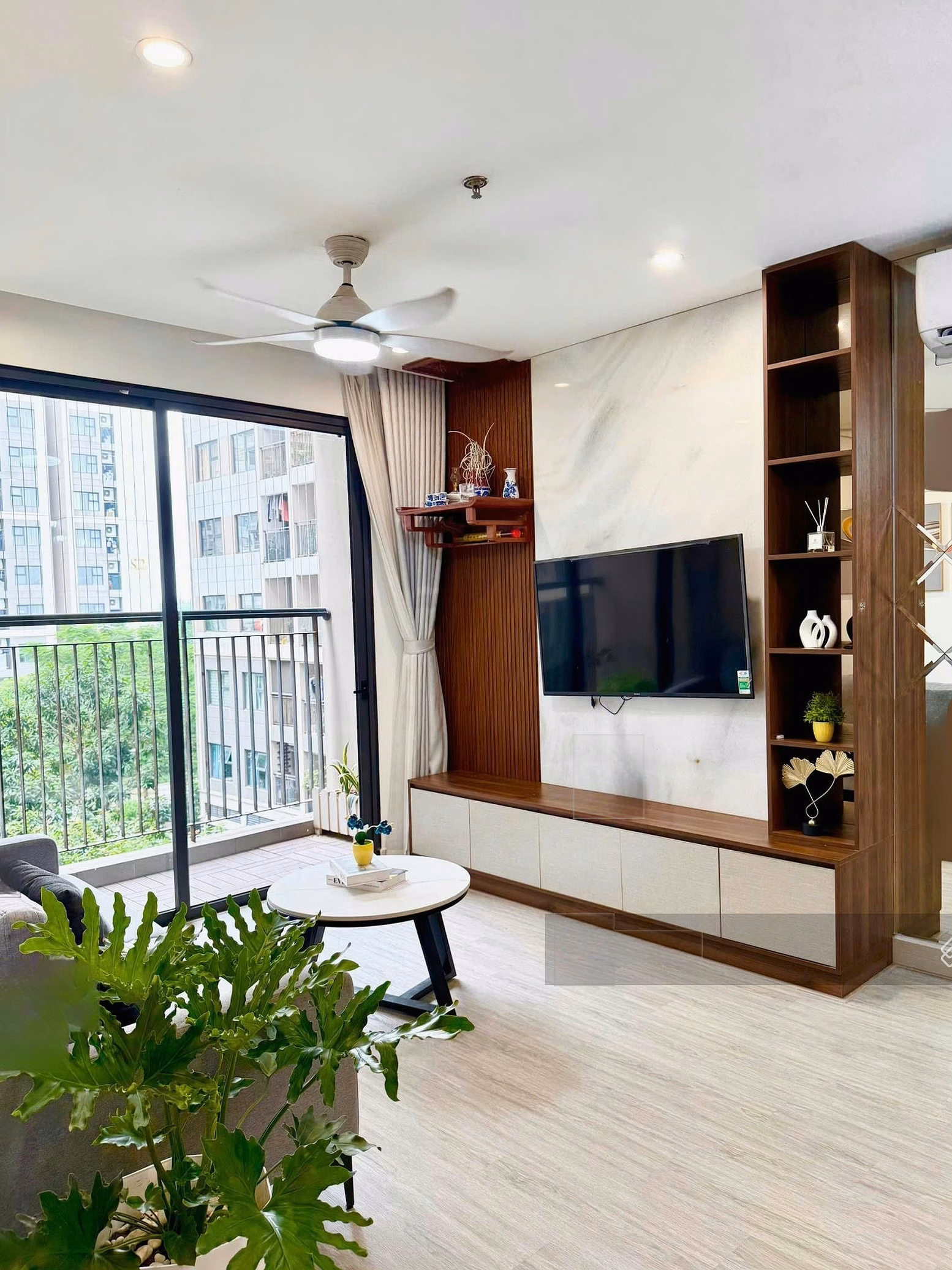 Cut losses on 2 bedroom fully furnished beautiful apartment with book only 3.2 billion net, loan support