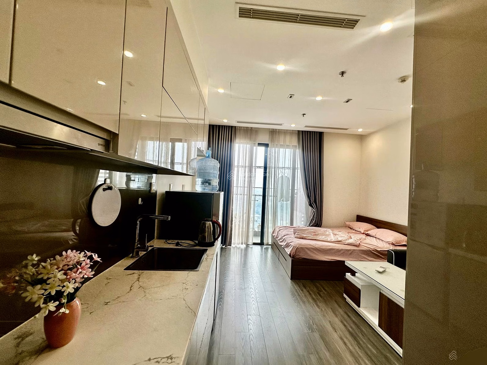 I just vacated a high-end Tonkin apartment priced at 7.5 million/month full of high-end furniture