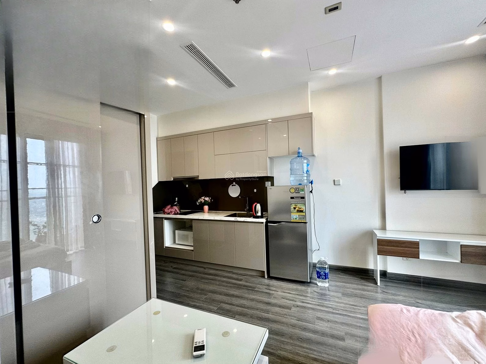 I just vacated a high-end Tonkin apartment priced at 7.5 million/month full of high-end furniture