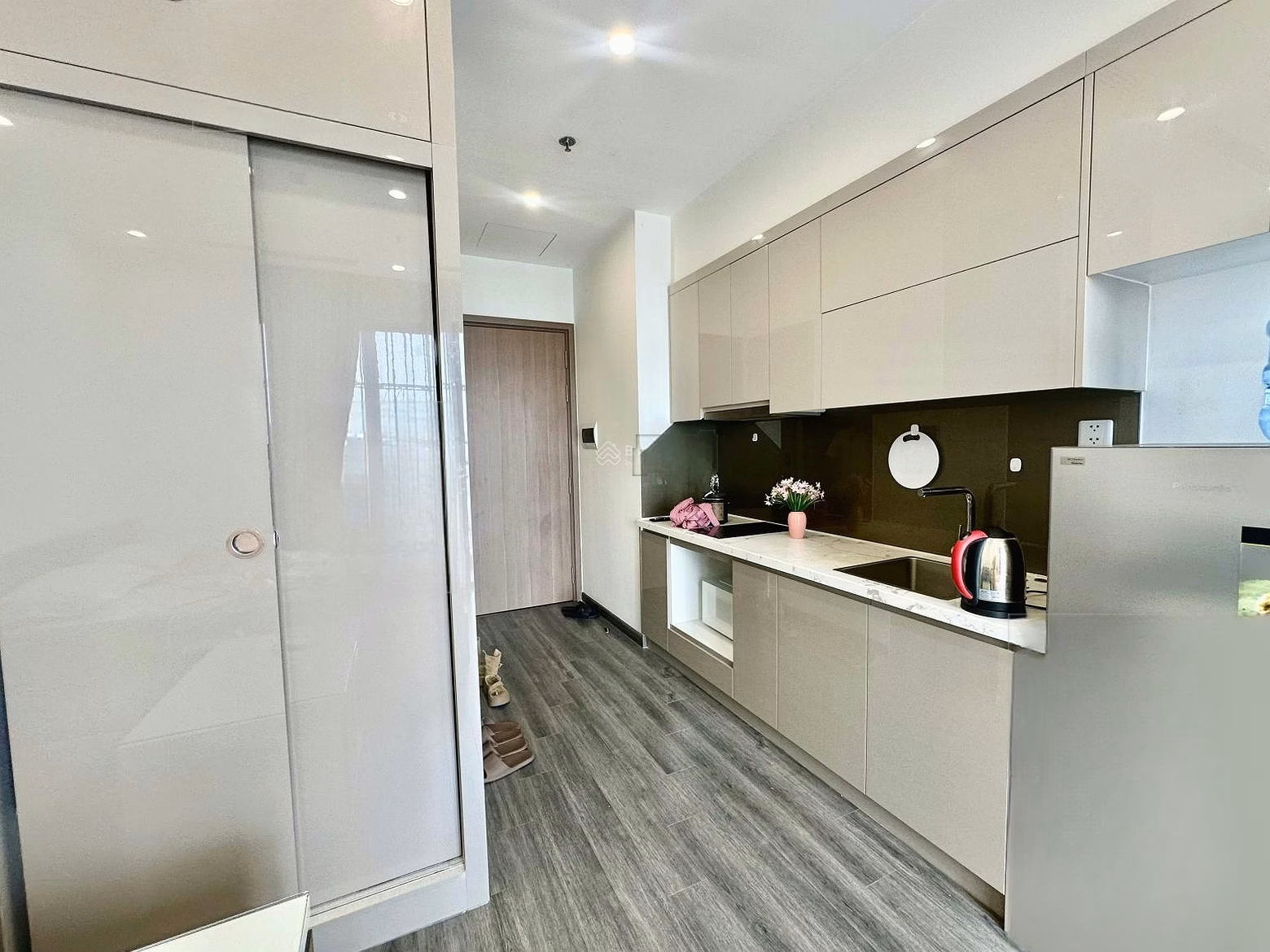 I just vacated a high-end Tonkin apartment priced at 7.5 million/month full of high-end furniture