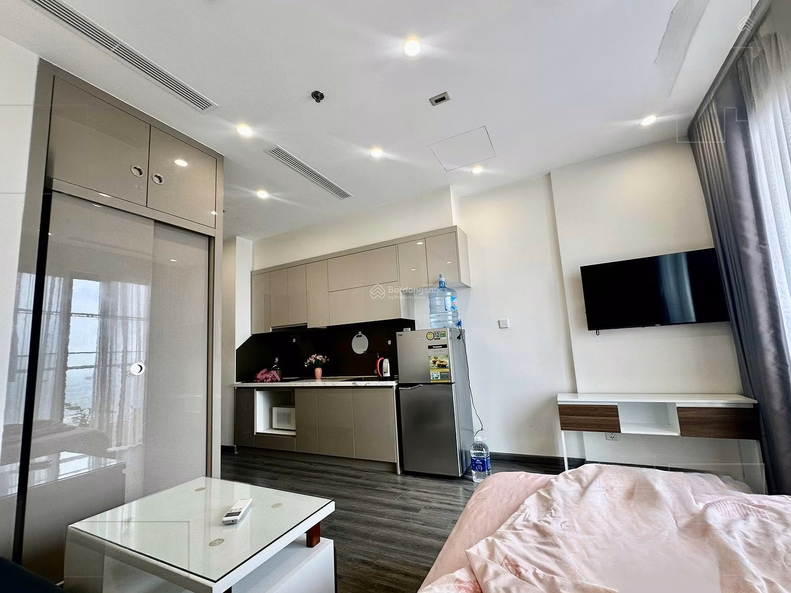 I just vacated a high-end Tonkin apartment priced at 7.5 million/month full of high-end furniture