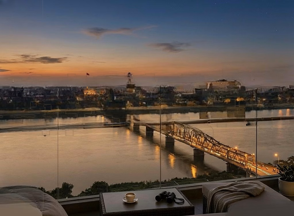 Duplex open-floor garden with views of West Lake and Red River, private elevator only 10 minutes from Old Quarter