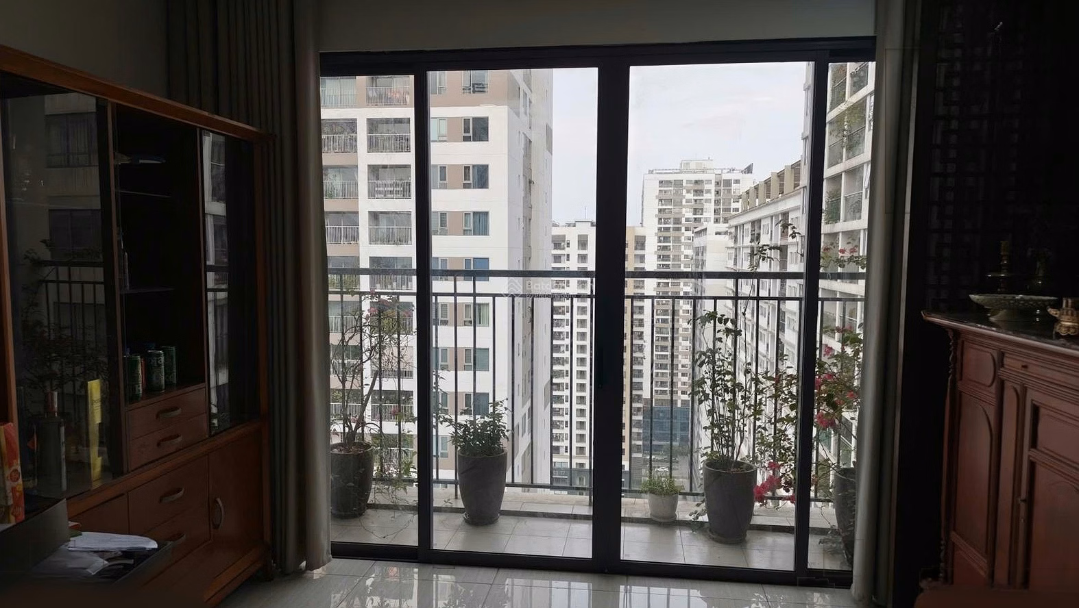 Owner rents apartment N03T3 Ngoai Giao Doan, 3 bedrooms, area 119m2, basic furniture, rental price 17 million/month