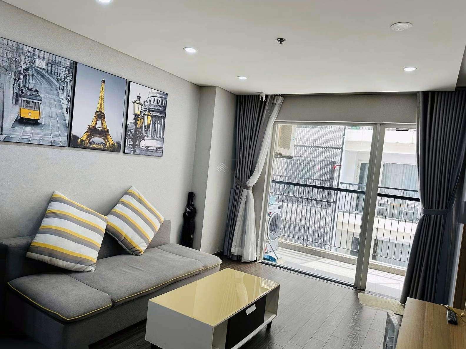 Fhome apartment available for rent. 64m2, 2 bedrooms. Right in the center of Da Nang. 200m to Han River