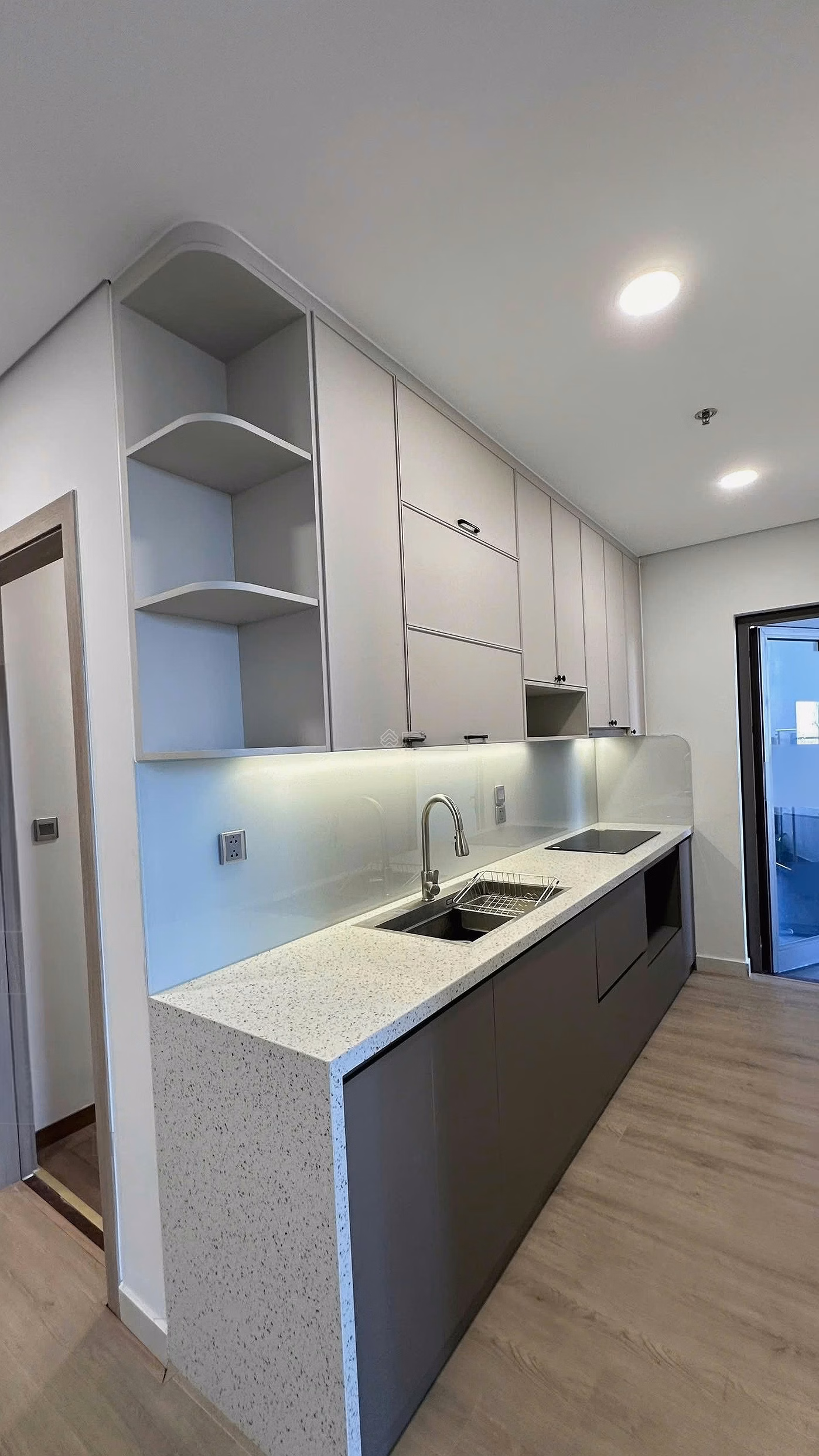 Summary of apartments for rent in Khai Son City with good prices: 1 year: 5 million, 2 days: 8 million, 3 years: 9 million - Phone number: 0981 757 ***