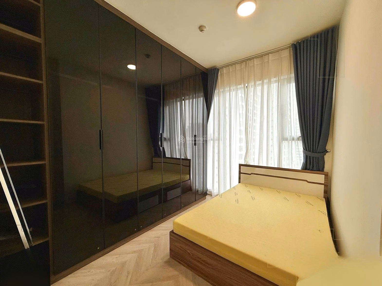 2 bedrooms fully furnished Luxury direct view of 36ha swimming pool for only 15 million at Masteri Vinhome District 9