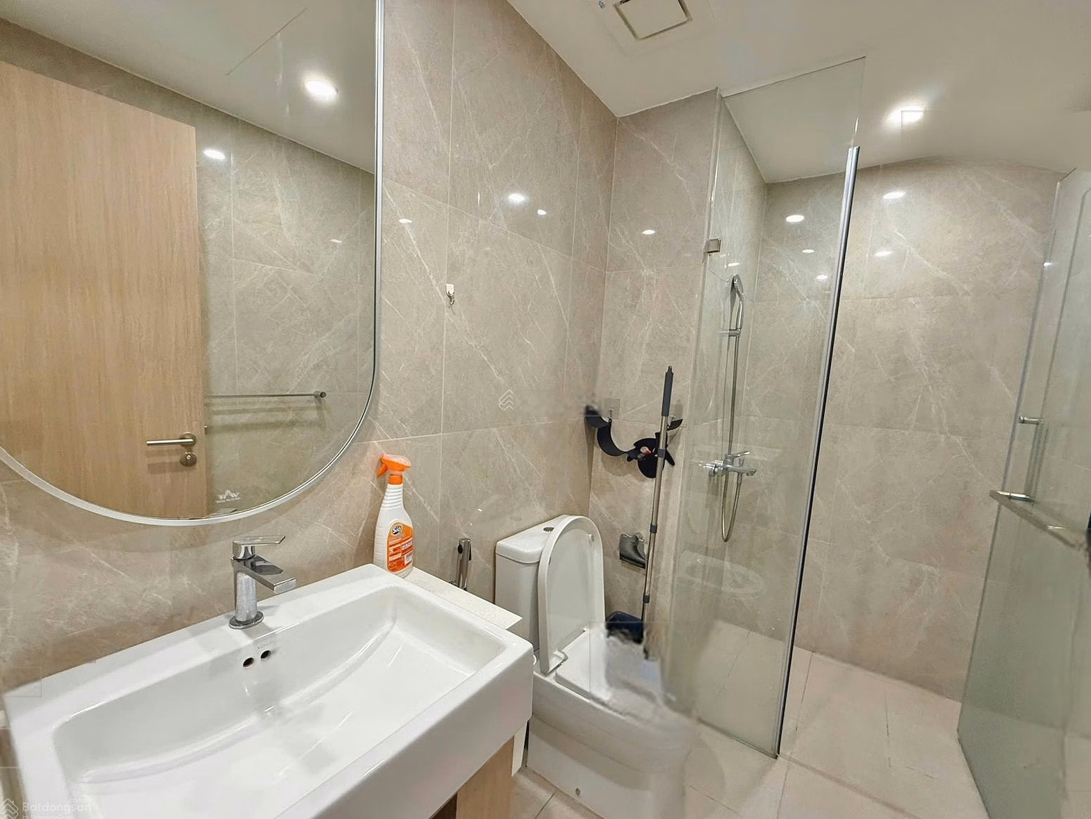 2 bedrooms fully furnished Luxury direct view of 36ha swimming pool for only 15 million at Masteri Vinhome District 9