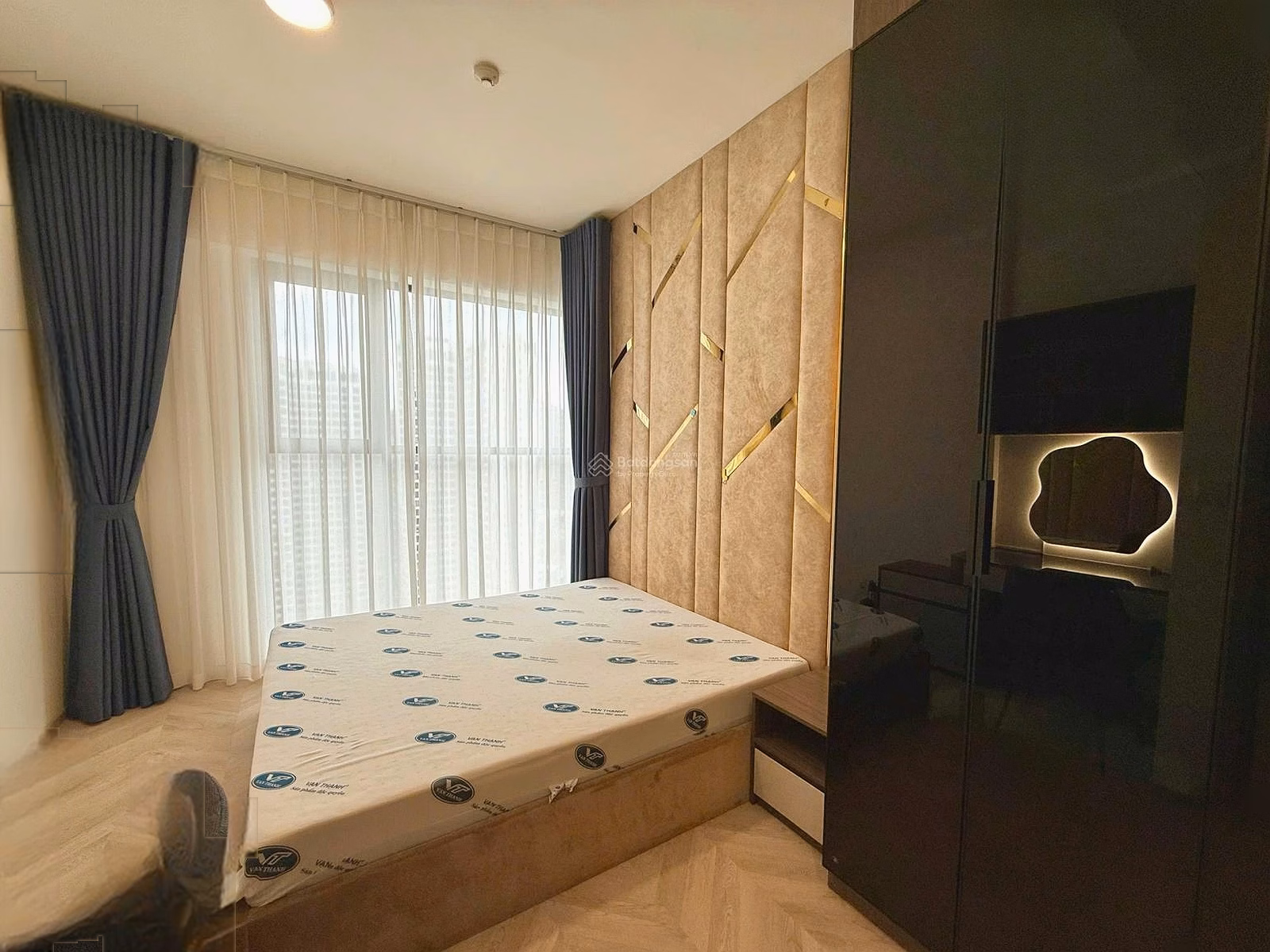 2 bedrooms fully furnished Luxury direct view of 36ha swimming pool for only 15 million at Masteri Vinhome District 9