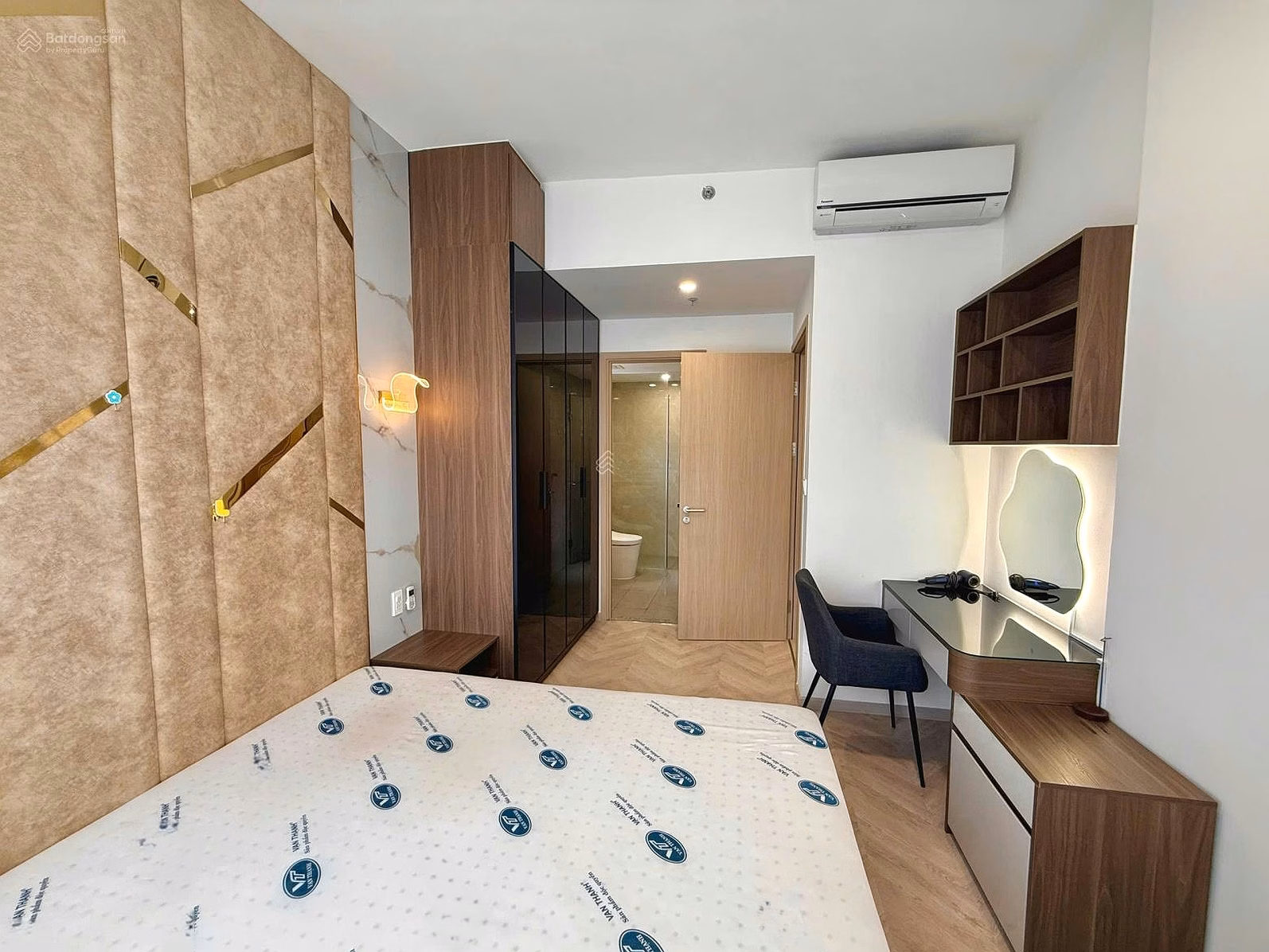 2 bedrooms fully furnished Luxury direct view of 36ha swimming pool for only 15 million at Masteri Vinhome District 9