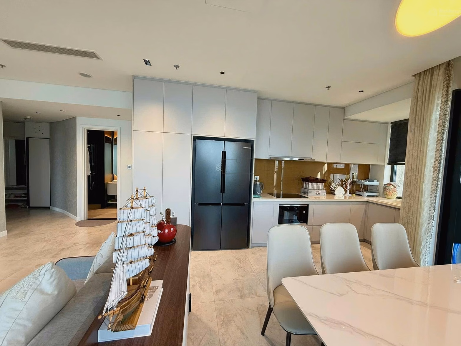 Apartment for rent in Times Square Da Nang with beautiful direct sea view