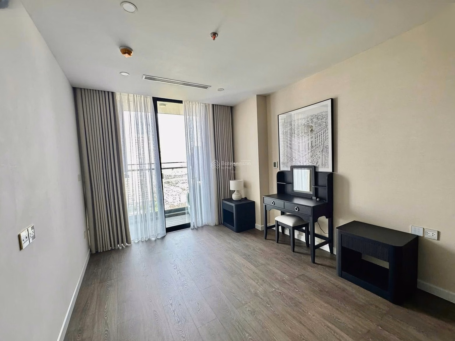 Sunshine Golden River apartment for rent 150m, 3 bedrooms, full high-class furniture, high floor, Red River view
