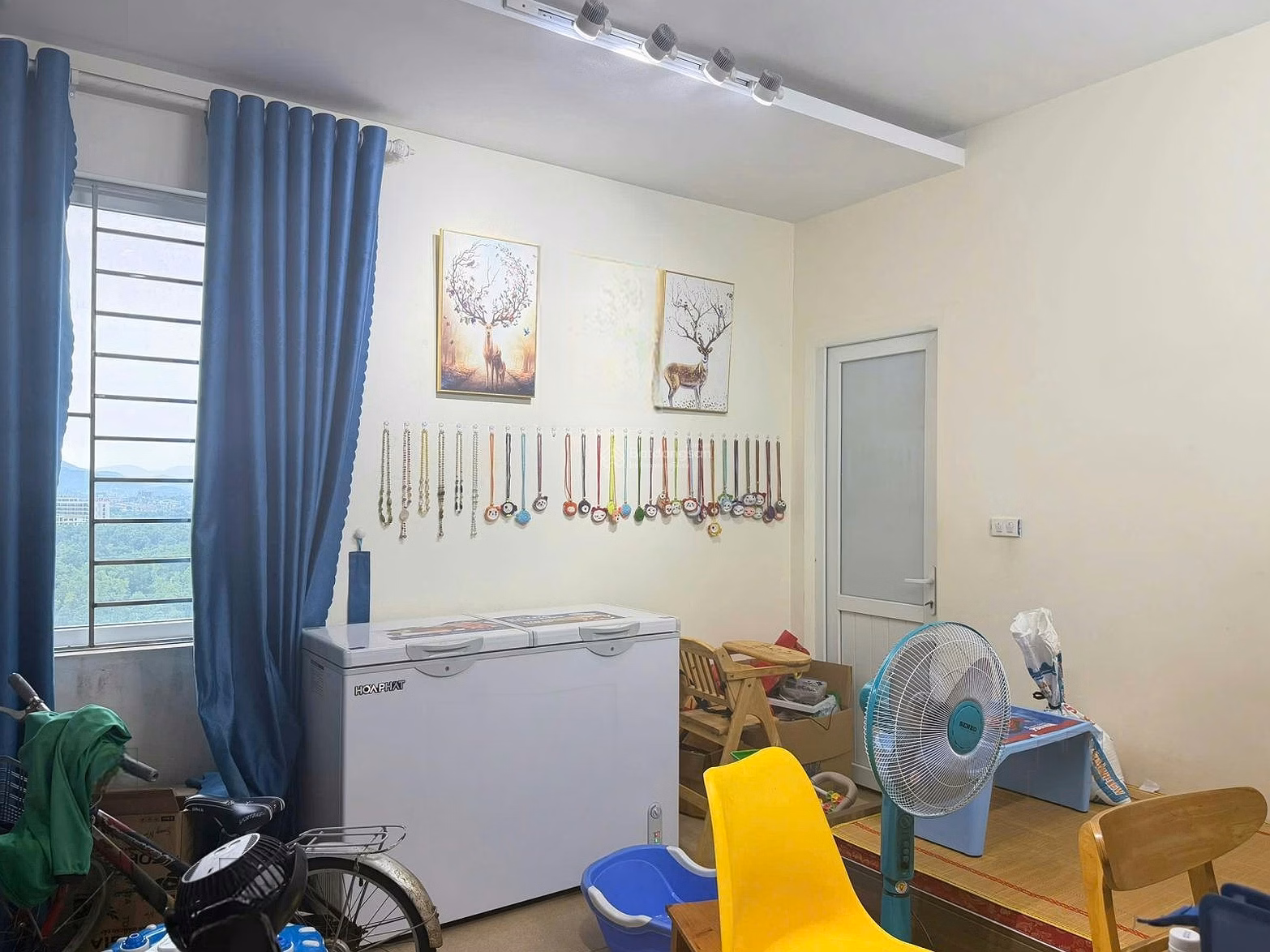 My family needs to sell a corner apartment with 2 bedrooms, 2 bathrooms, Phenikaa Hoa Lac, 66m2, 14th floor, fully furnished, long-term pink book