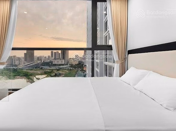 Vinhomes Skylake luxury apartment for rent with 4 bedrooms full of electronics, price 2,200$/month including tax