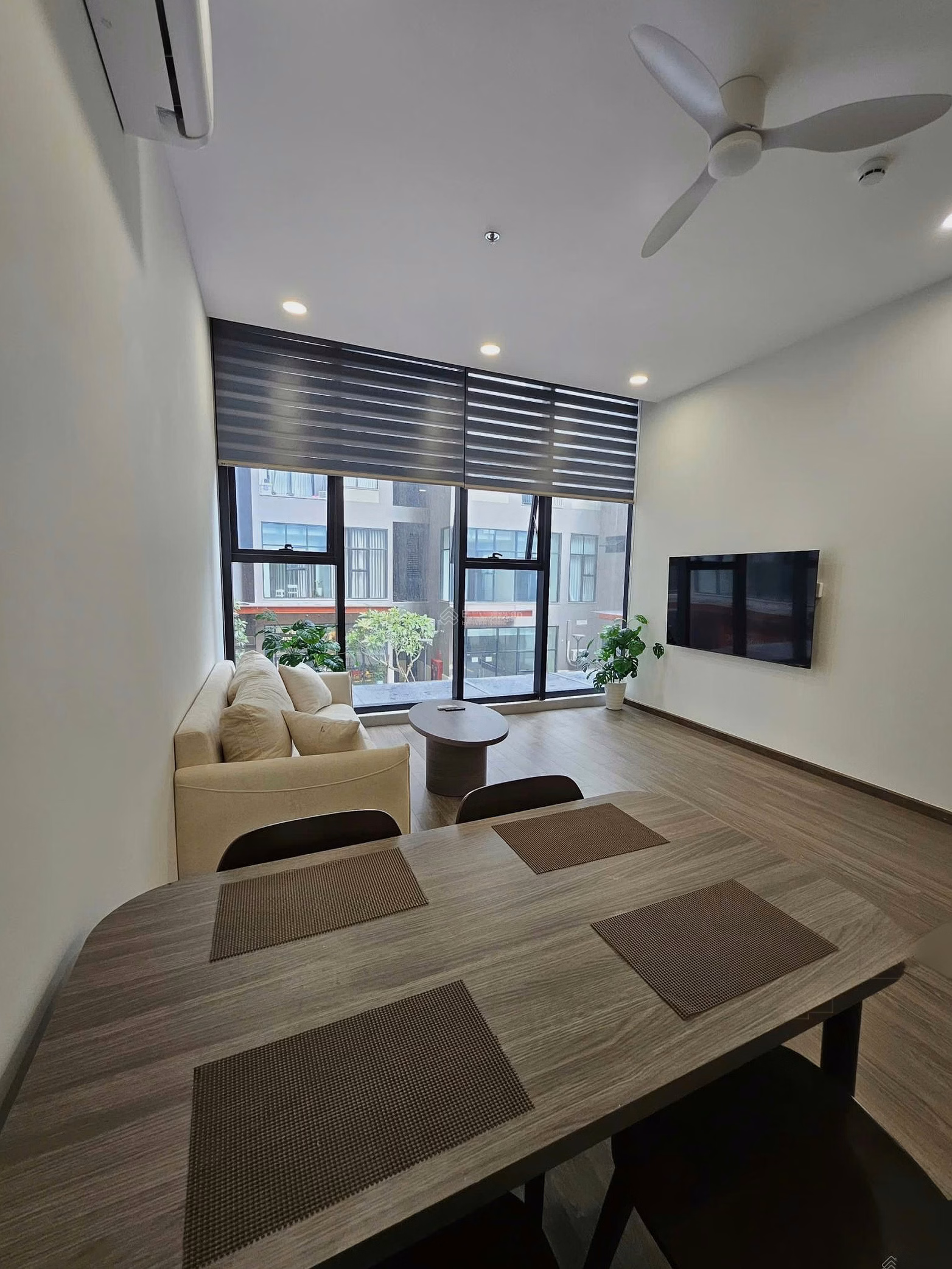 New fully furnished 2 bedroom 66m2 apartment for rent at FPT Plaza 3***