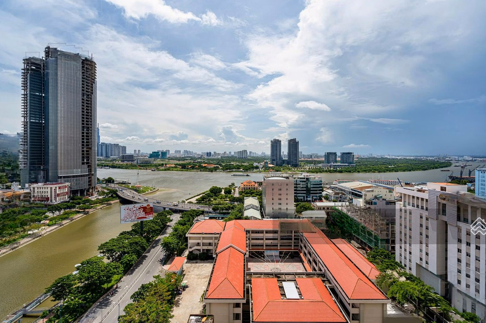 Saigon Royal Ben Van Don apartment for rent, District 4, 2 bedrooms, Bitexco view, Near District 1. Price 26 million/month