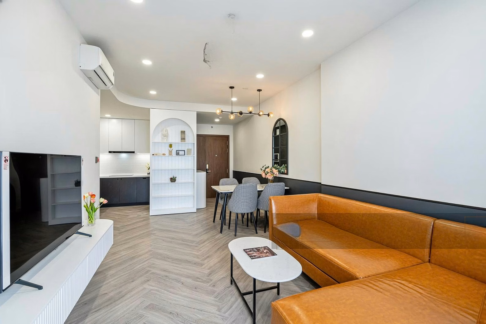 Saigon Royal Ben Van Don apartment for rent, District 4, 2 bedrooms, Bitexco view, Near District 1. Price 26 million/month