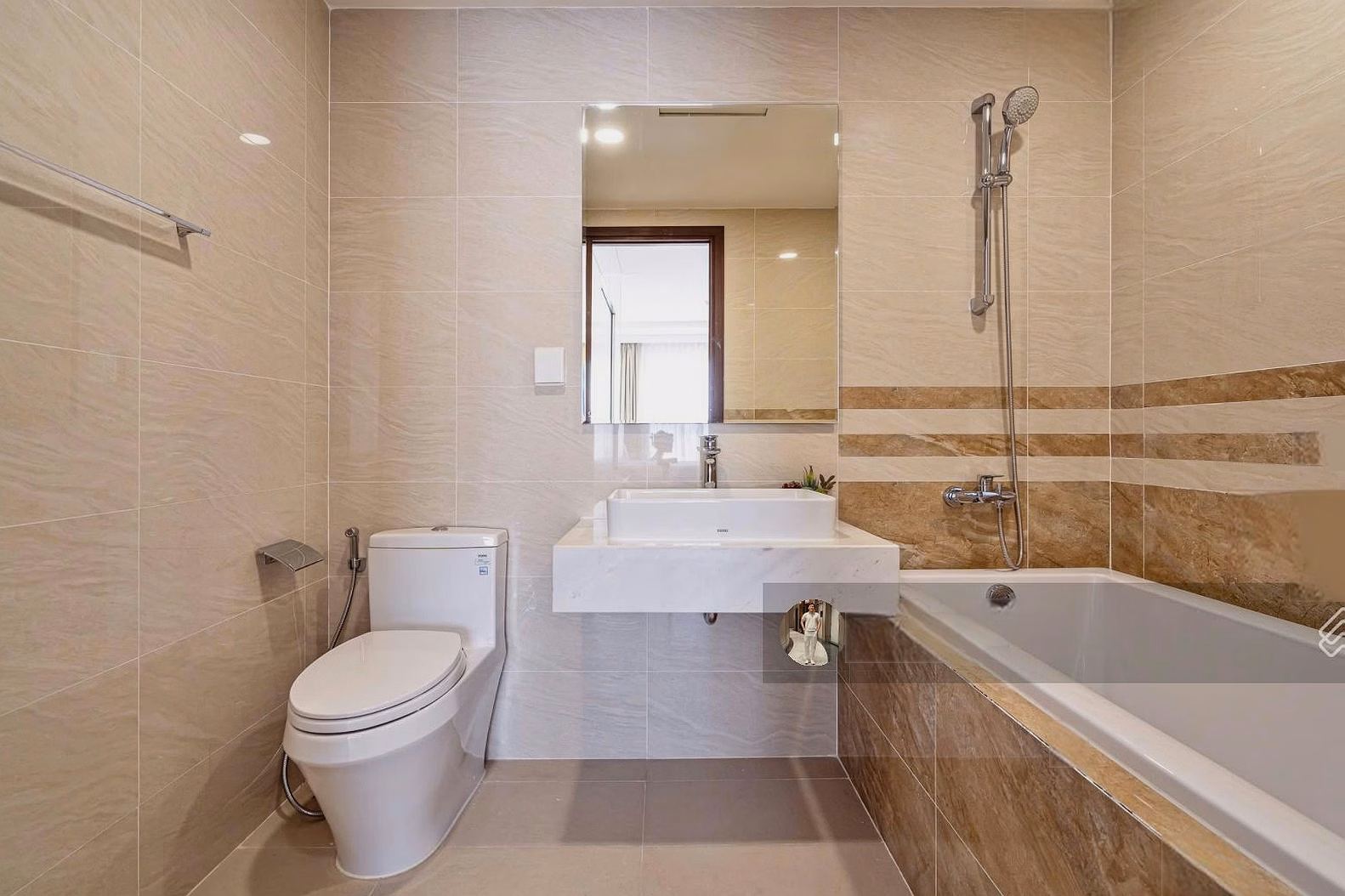 Saigon Royal Ben Van Don apartment for rent, District 4, 2 bedrooms, Bitexco view, Near District 1. Price 26 million/month