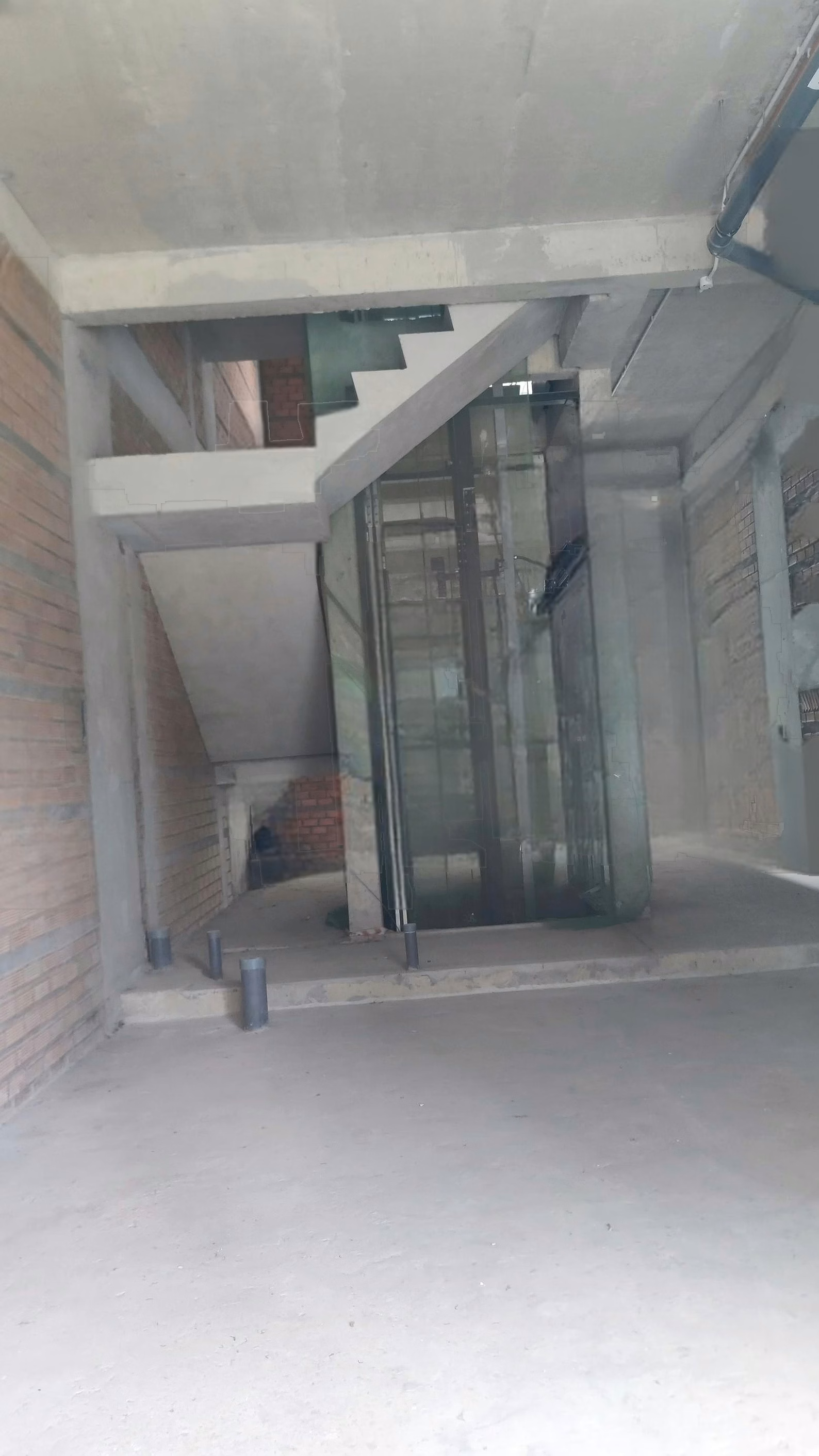 For rent 4 adjacent shophouses 1,384m2 frontage 20m The Global City 2 frontages adjacent to model house