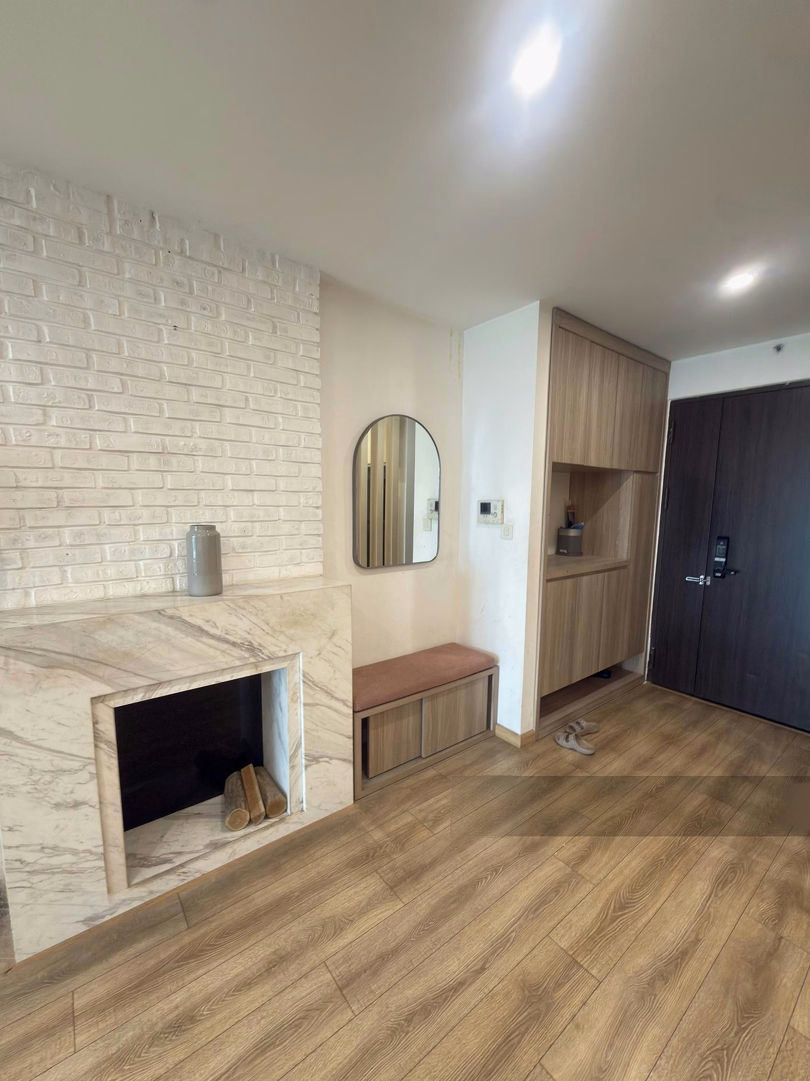 Mandarin Garden Hoang Minh Giam for rent CH 130m2 3N2W fully furnished. Price only 25 million/month. There is a car slot