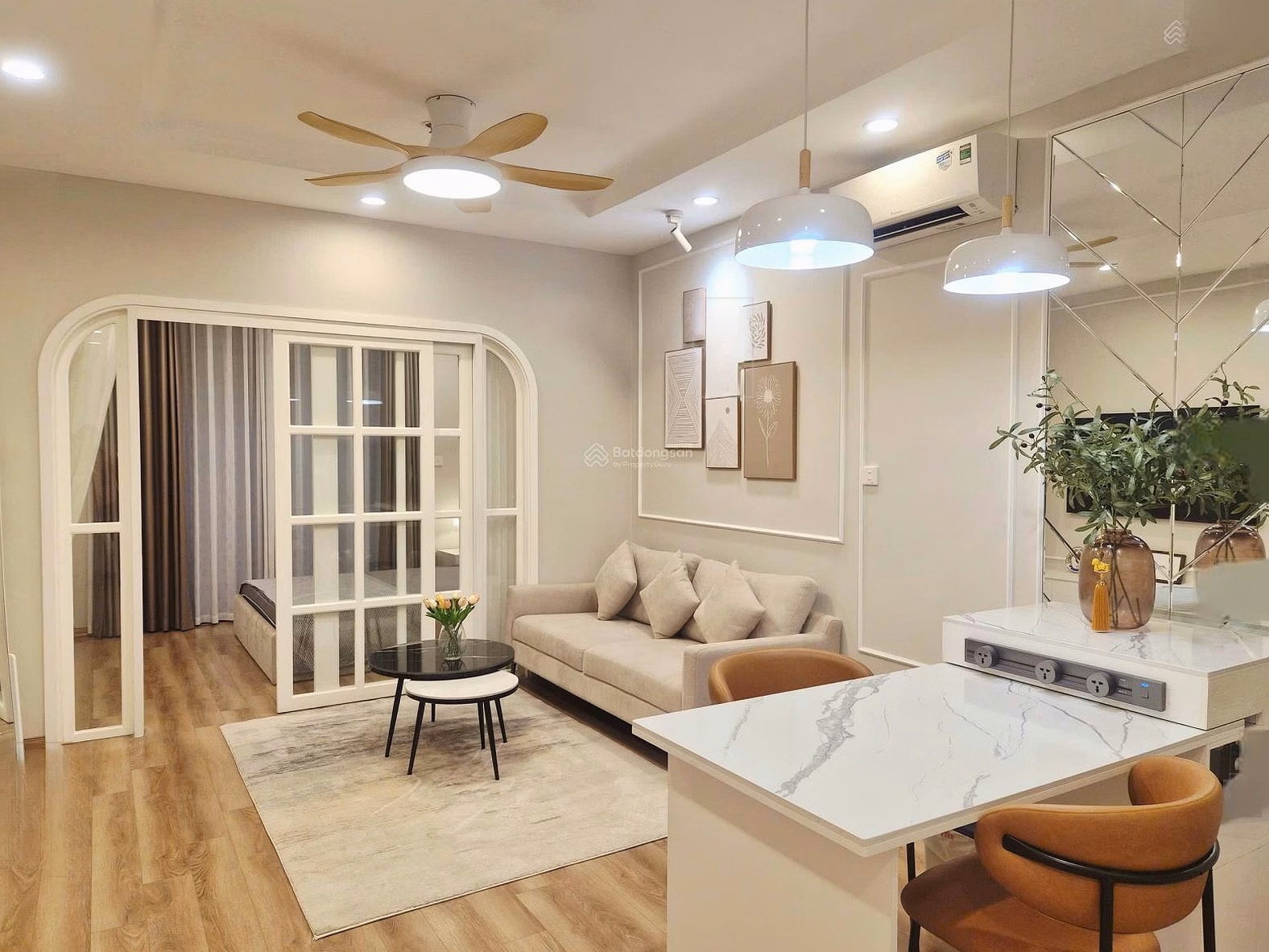 The owner sent a 1-bedroom apartment to rent and move in at T9 Times City building with open view***