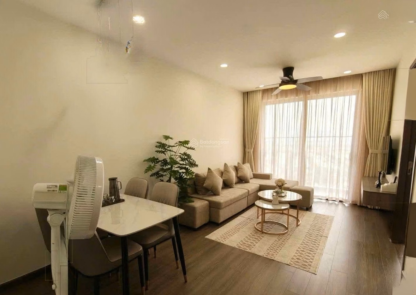 Owner rents FPT Plaza 3 apartment, fully furnished, just bring your suitcase and move in