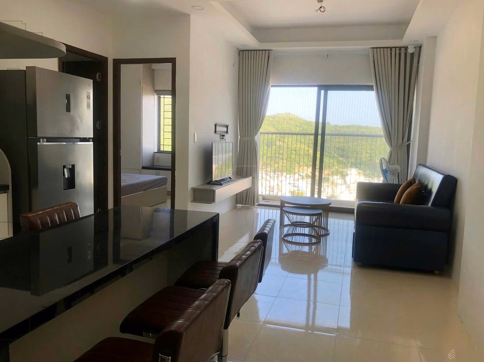 Fully furnished PH apartment for rent, right near the beach. 23rd floor Beautiful & airy view