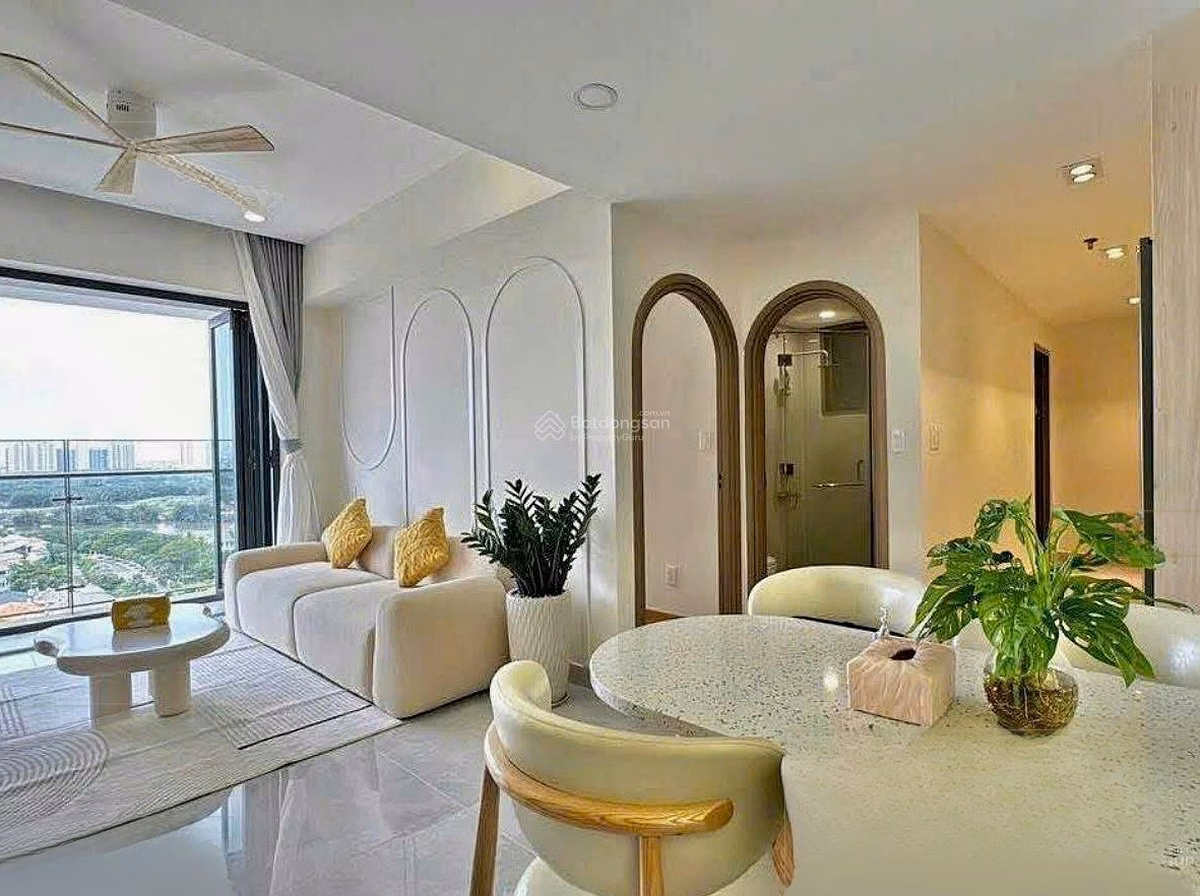 Move in immediately, Owner (Cut Loss), 2 bedrooms, 2 bathrooms, middle floor, good feng shui direction, 2 billion 15 books available, 100% new
