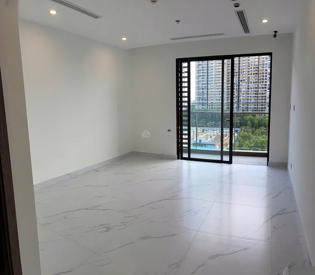 Studio apartment for sale at good price in Beverly, ready to move in immediately