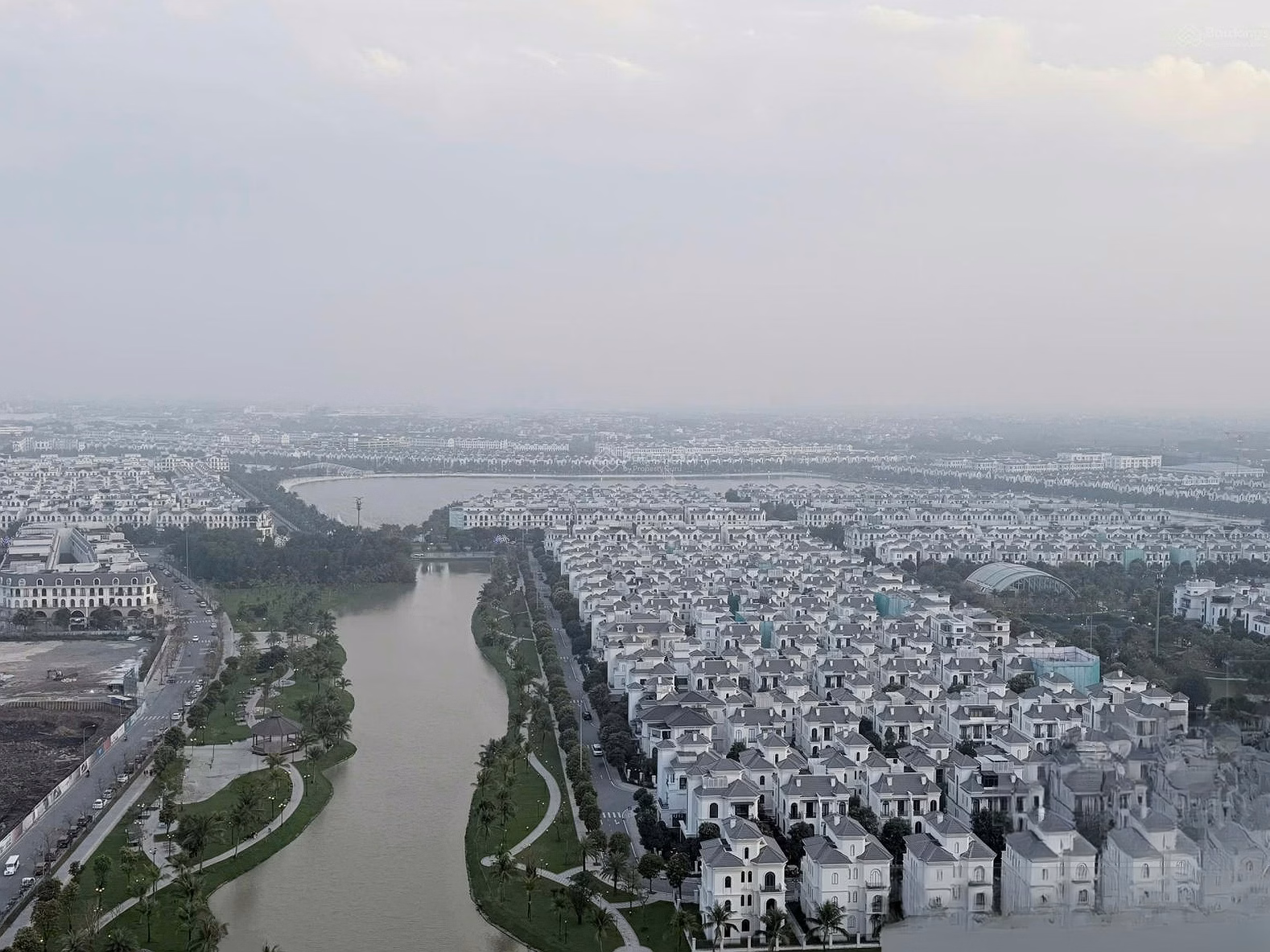 SUPER PRODUCT STUDIO 34M2 / SE DIRECTION / P4 BUILDING / REAL VIEW PRICE ONLY 2.3** billion