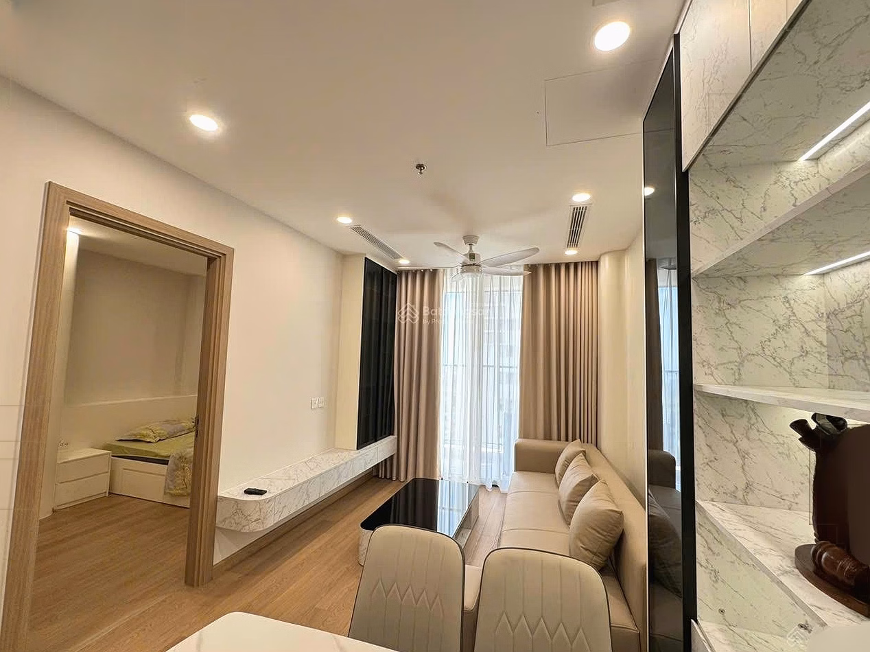 54m2 apartment fully furnished as in the photo, just bring your suitcase to move in. Free 1 year service, car parking slot available