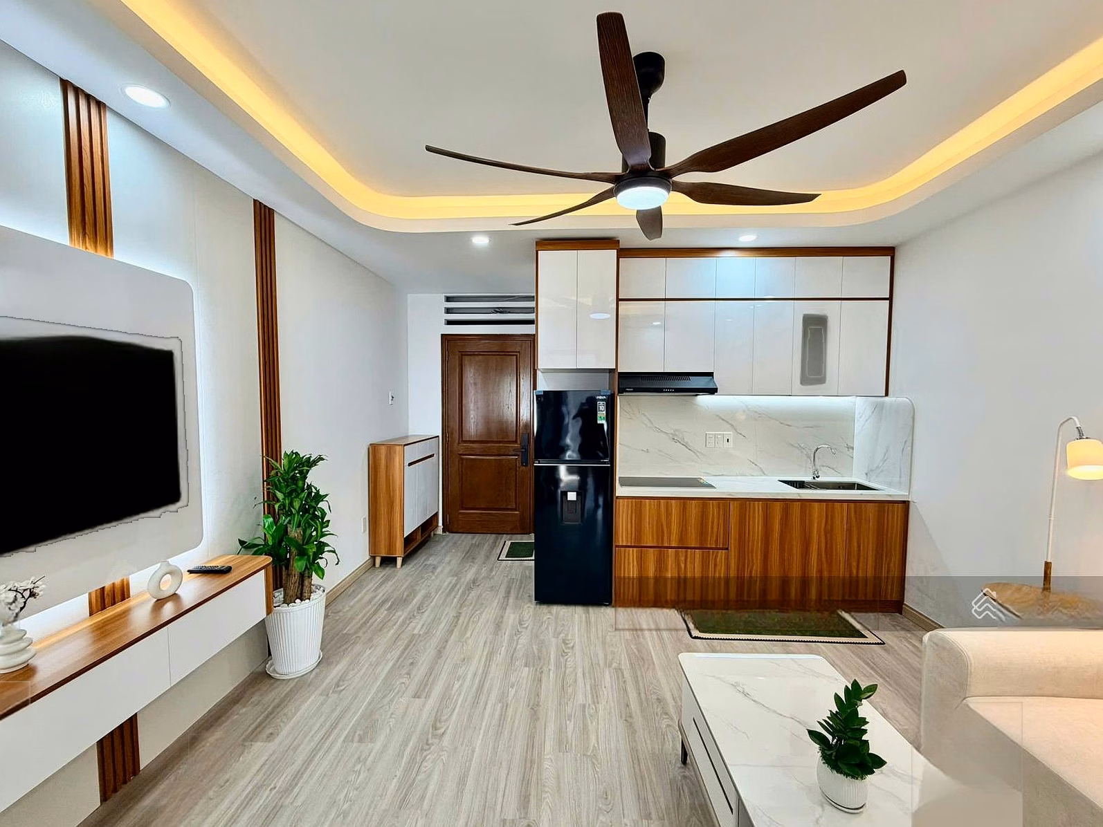 Apartment CT7 - 6th Floor Vinh Diem Trung. The Southeast Main Door is cool all day