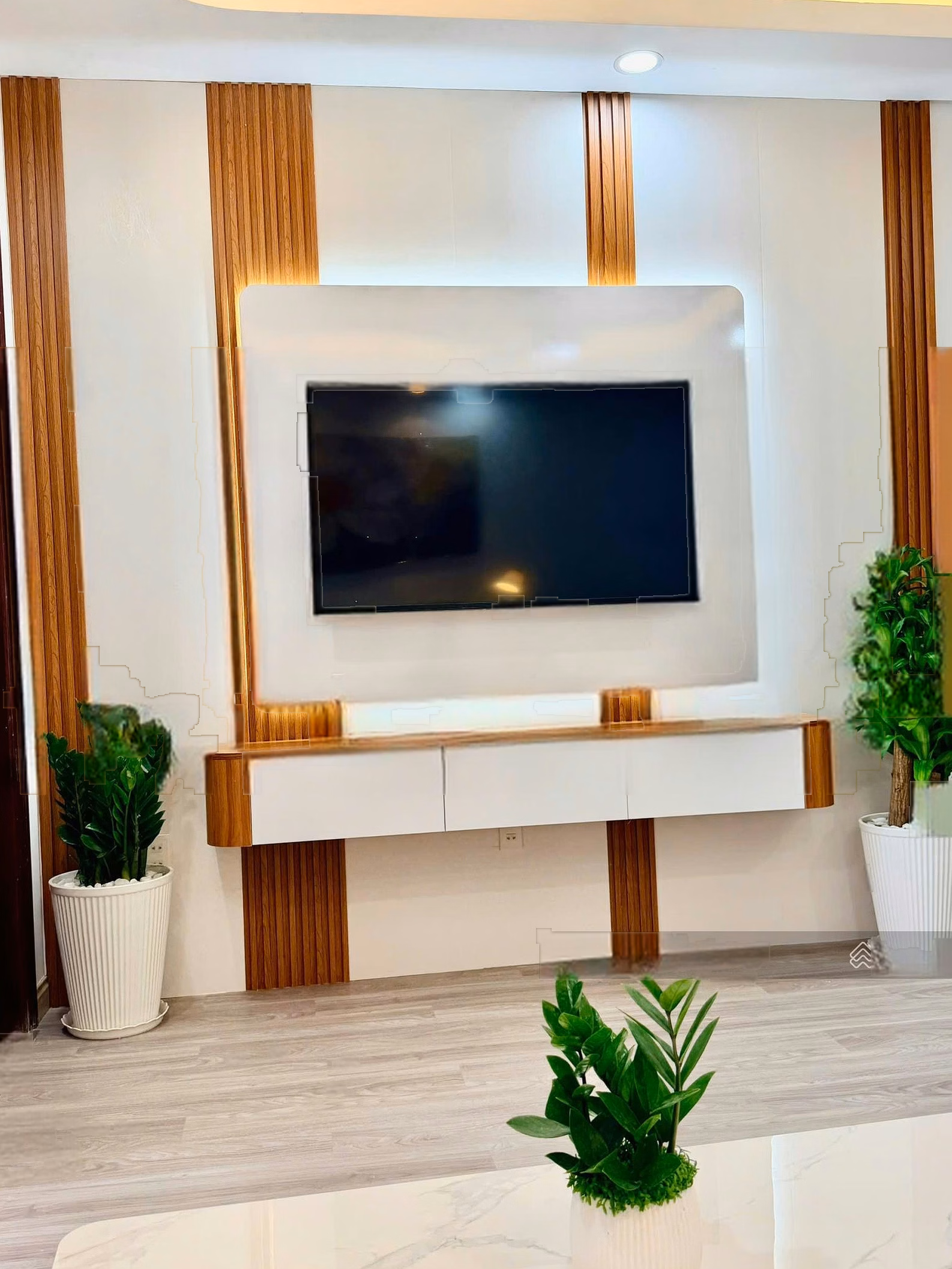 Apartment CT7 - 6th Floor Vinh Diem Trung. The Southeast Main Door is cool all day