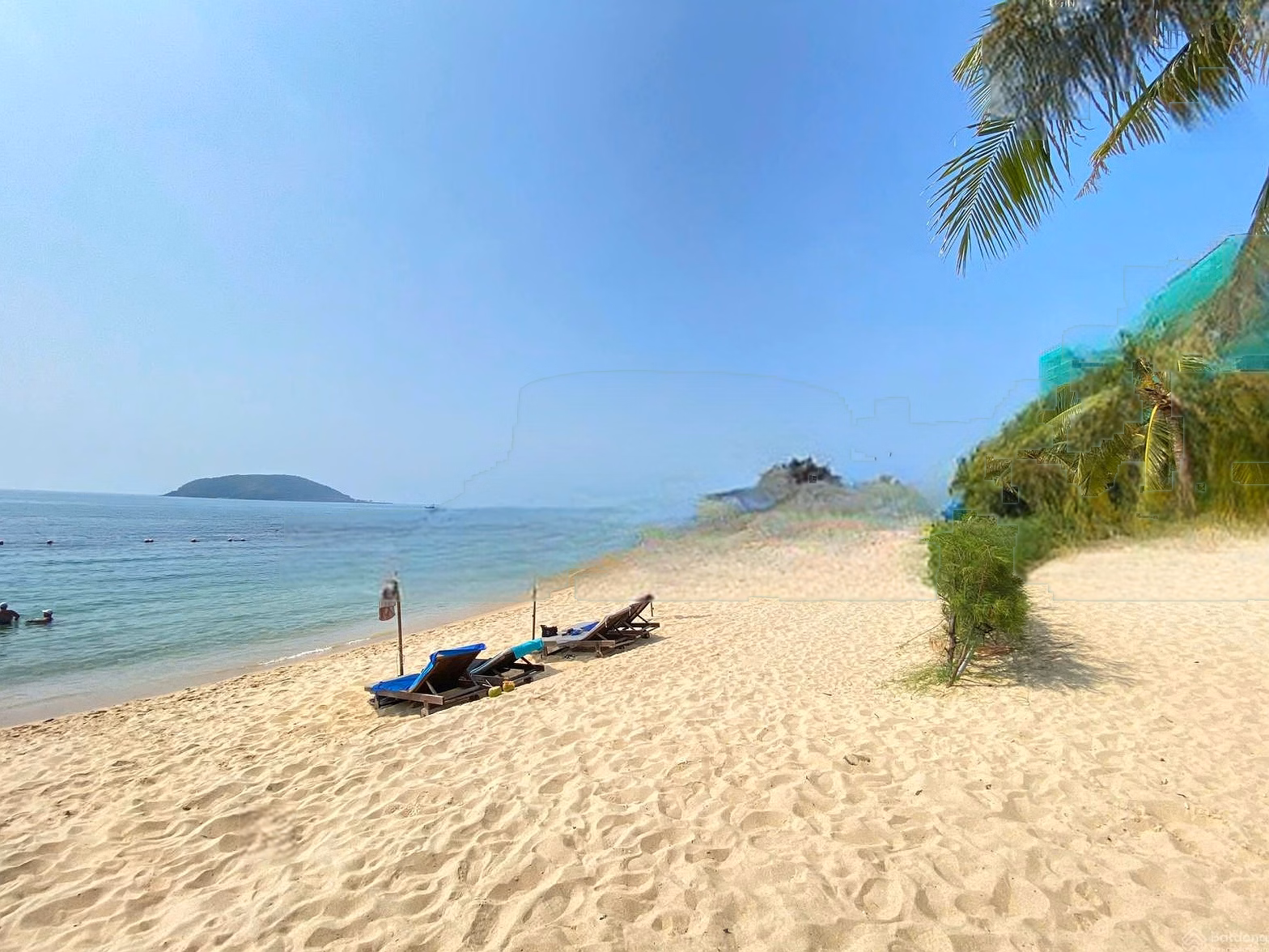 Beach apartment for sale, with private beach, fully furnished, payment according to schedule