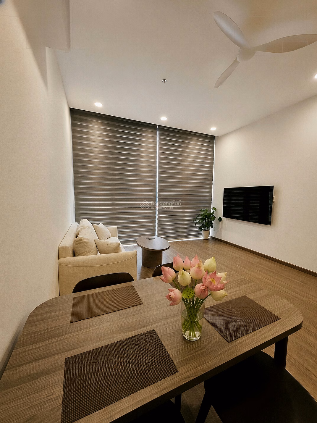 2-bedroom apartment for rent, 68m FPT Plaza 3, minimalist, luxurious interior - Accepts foreign guests