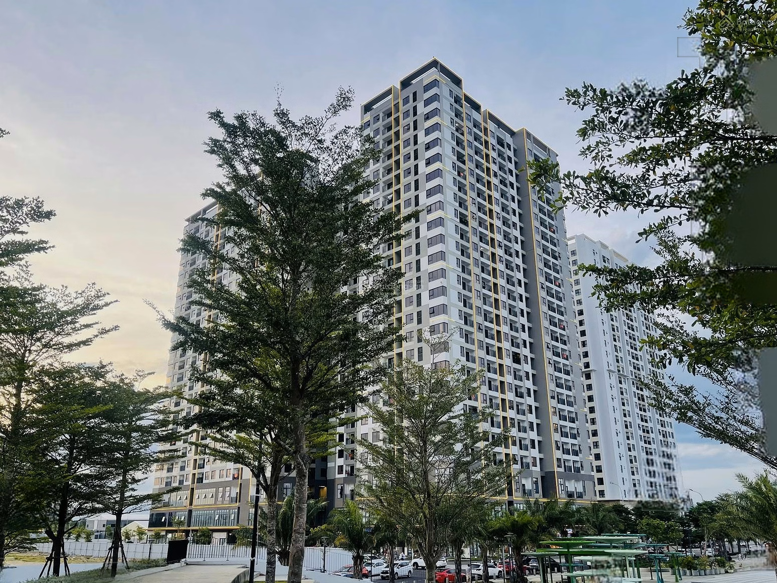2-bedroom apartment for rent, 68m FPT Plaza 3, minimalist, luxurious interior - Accepts foreign guests