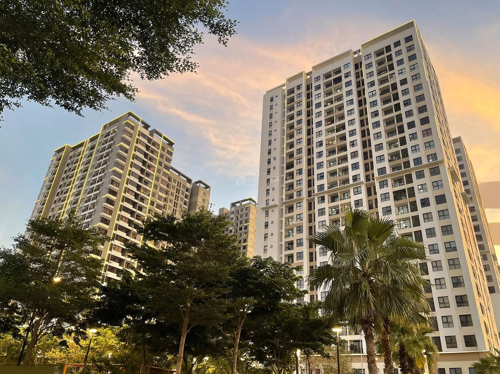 2-bedroom apartment for rent, 68m FPT Plaza 3, minimalist, luxurious interior - Accepts foreign guests