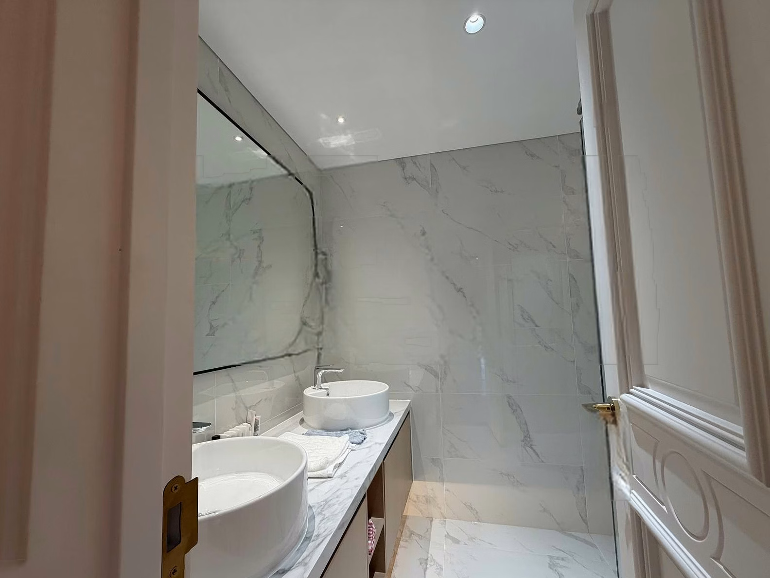 Private 3-bedroom apartment for rent at Vinhomes Ba Son with an area of ​​160m2 with river view