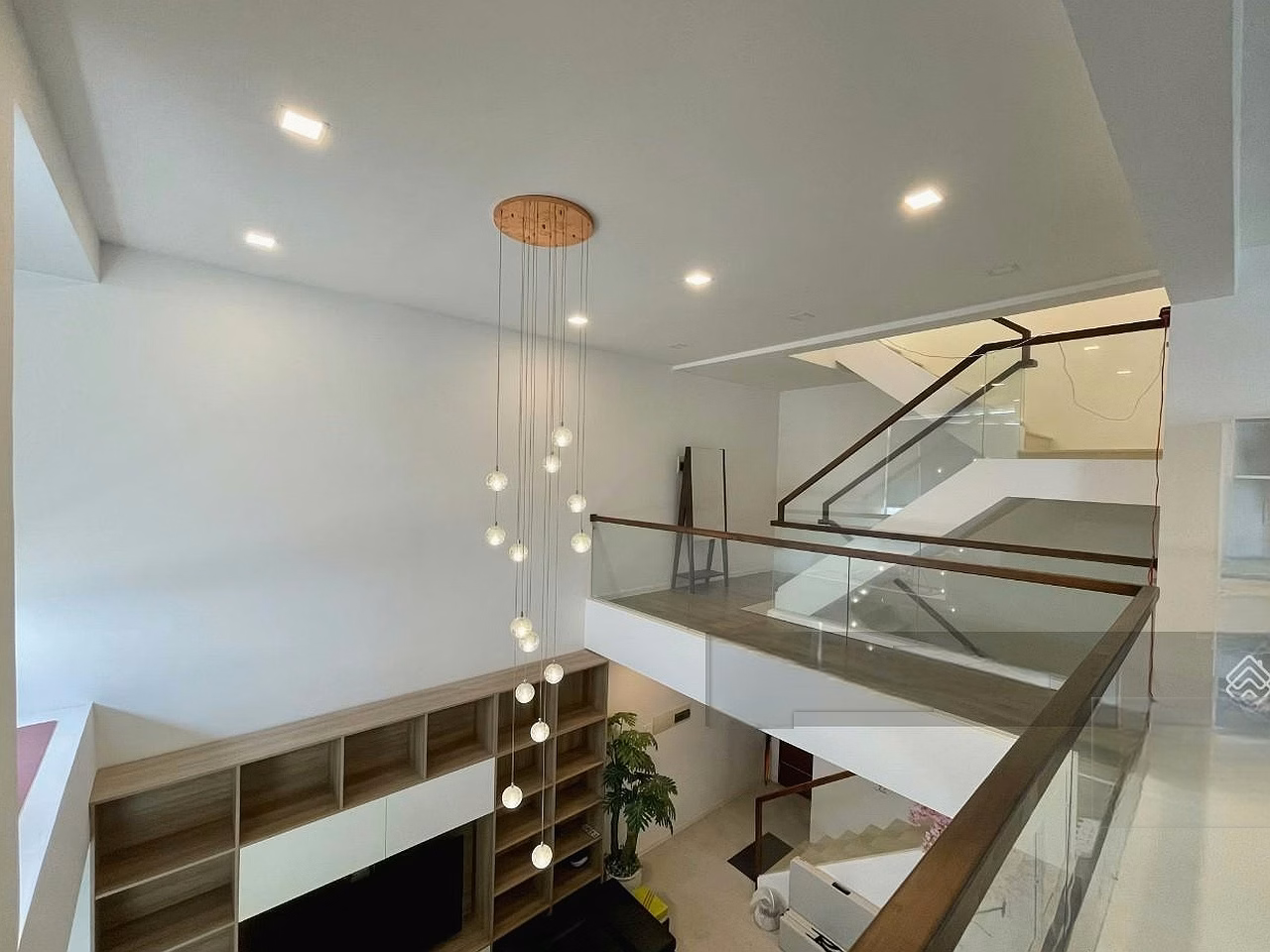 Specializing in Sky Garden penthouse for rent in Phu My Hung, Ho Chi Minh City - 250m2 - 3 bedrooms, 3 bathrooms. Price only 35 million/month