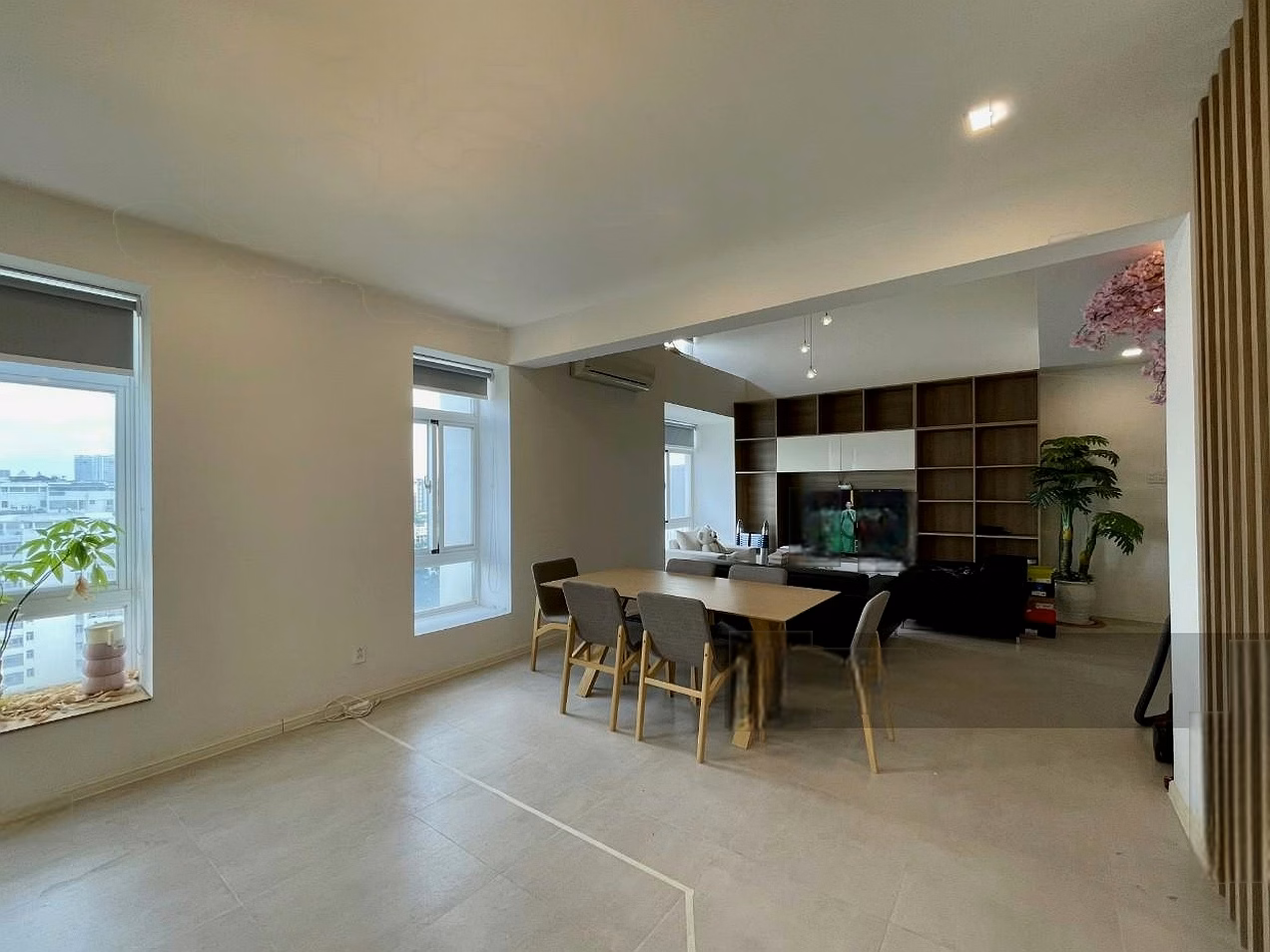 Specializing in Sky Garden penthouse for rent in Phu My Hung, Ho Chi Minh City - 250m2 - 3 bedrooms, 3 bathrooms. Price only 35 million/month