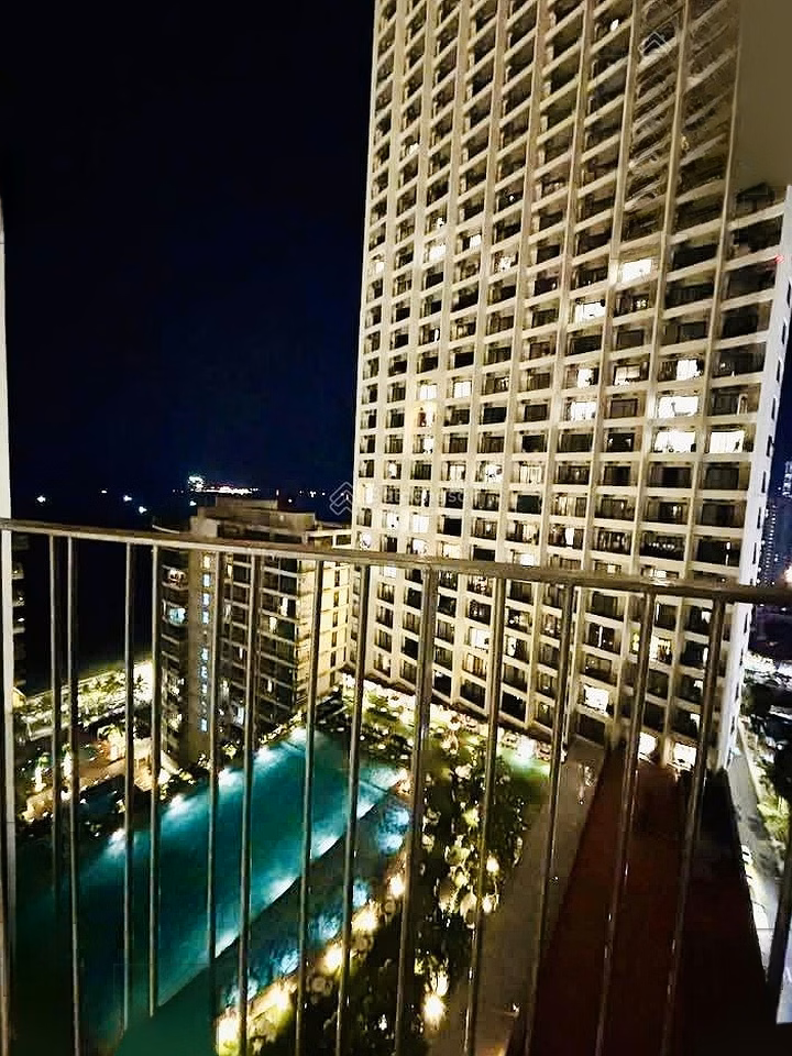 Quick sale of Gold Coast Nha Trang apartment. High floor, cool Southeast balcony. Long-term ownership